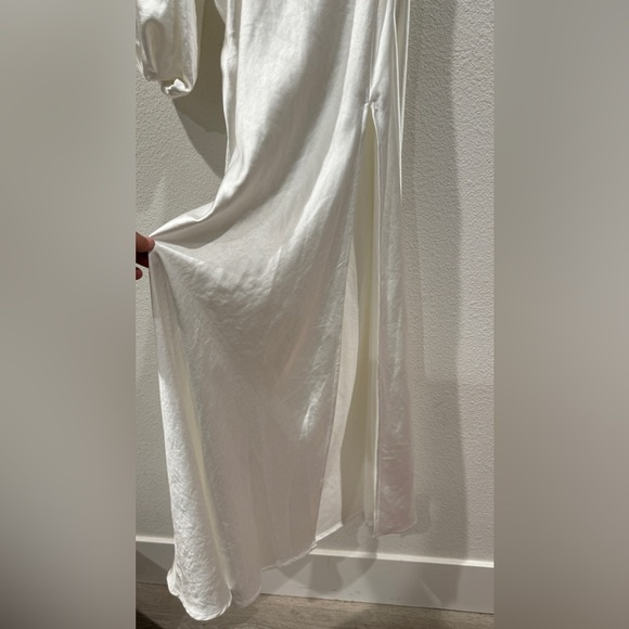 NWT Showpo. Archie Midi Cut Out One Shoulder Long Balloon Sleeve White Dress 6 - Picture 7 of 16